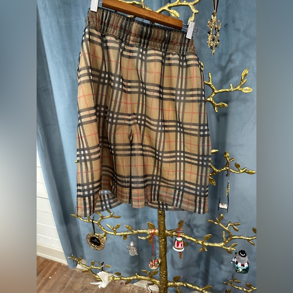 Burberry shorts L